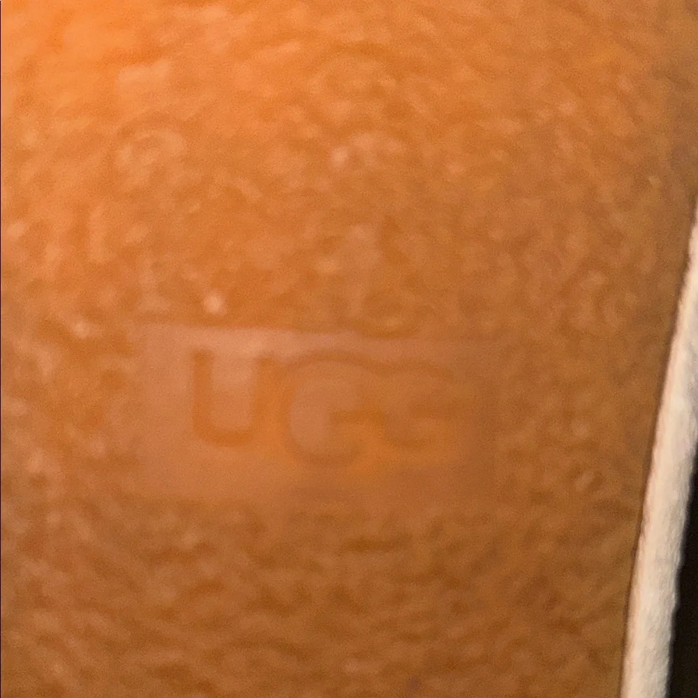 UGG elegant tan